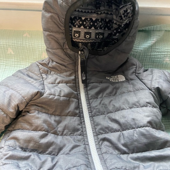 Baby Reversible ThermoBall™ Hooded Down Jacket 6-9months - Picture 3 of 4